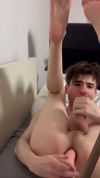 Mă fut și ejaculez de la un vibrator în curul meu