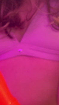 Deux lesbiennes sexy baisent pour tromper leurs maris