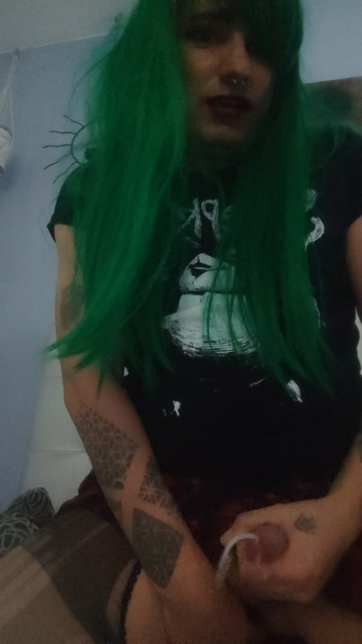 Alicia Moonkalation: Німецький панк-транссексуал дає сольний оргазм