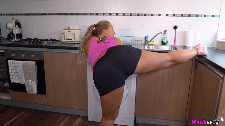 Wank it Now: Beth - Pre-wank Workout