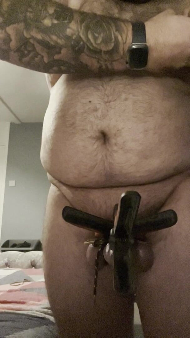 Shaun Cbt: Esclavitud de polla con pinzas perforados pezones! ¡Necesito nuevas ideas!