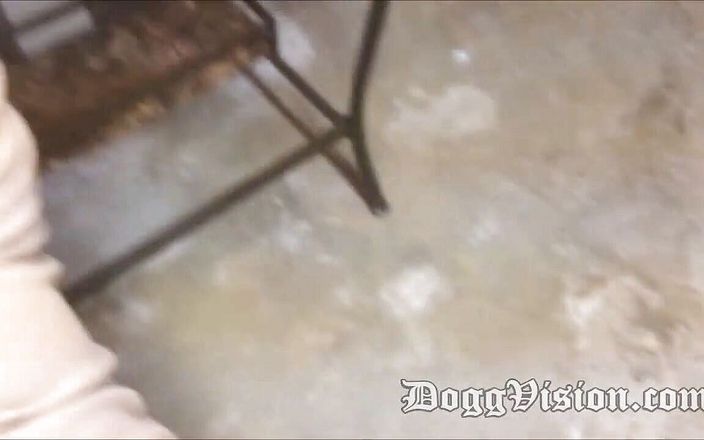 DoggVision: Zadek uctívá kundičku hotelové služky 2 ústa - bbw interracial sex