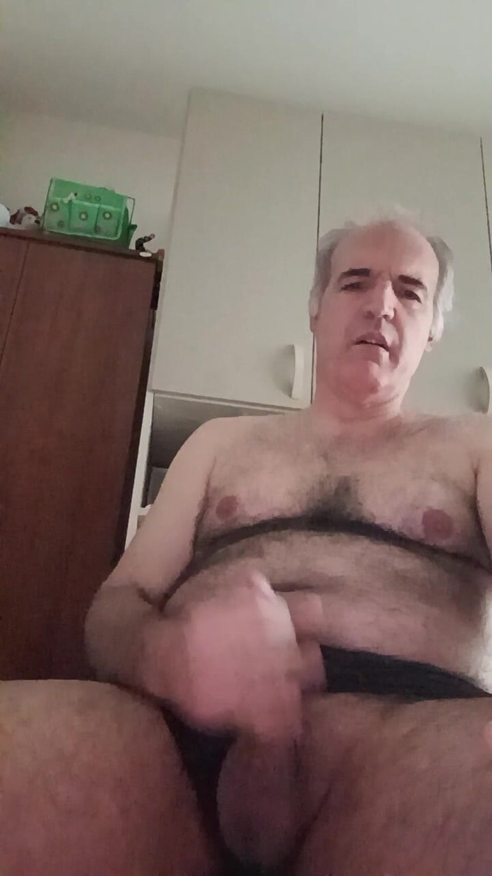 Setesesso7: Temmuz ayında bir cumartesi günü sert yarağımla uzun ve ateşli...