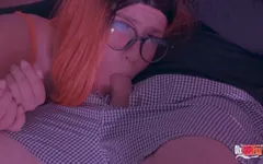 Schöne sexy mami & stiefsohn teilen sich eine couch, stiefsohn-