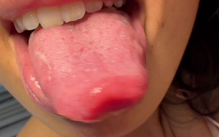 Asmr_mouth: Udělej se nahoře na mě a očichej můj dech