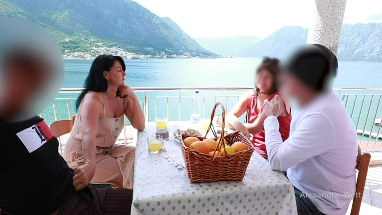 Alexandra Wett: 23cm giant cock weaked in the restaurant