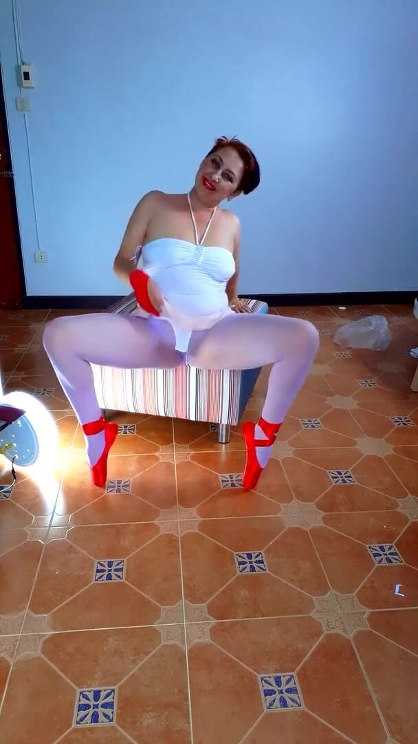 Regina Noir: Spogliarello di ballerina. Ballerina nuda. Ballerina senza mutandine.