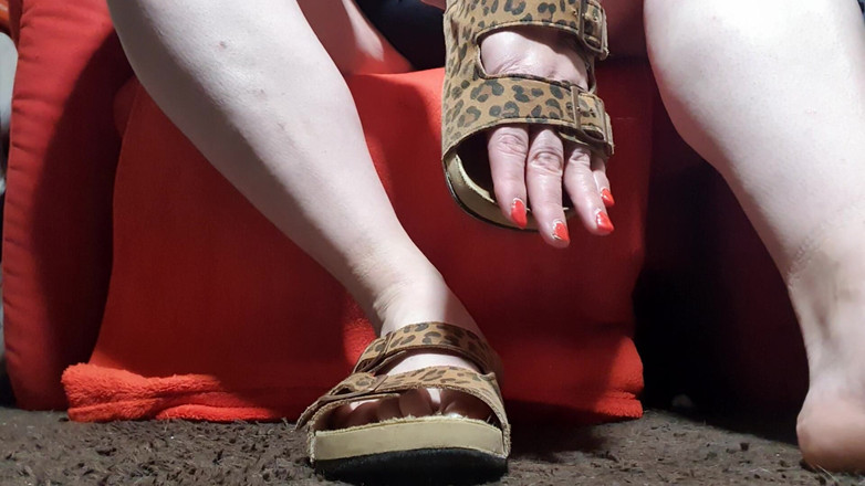 Dirty Jade: Šplouchnout mi nohy v leopardích pantoflích