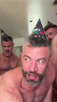 El gangbang de cole connor en el día 13 de cumpleaños