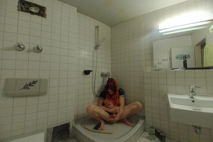 Perception of Depth - Jasmine_Dlight but VR: Jasmine_dlight - Deep Double Dildo in the Shower Vr180
