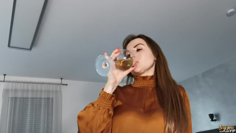 Goddess Lena: With nylons on the computer