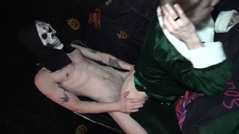 Gaybareback: Alympie James wordt zonder condoom geneukt door Romy Toon voor...