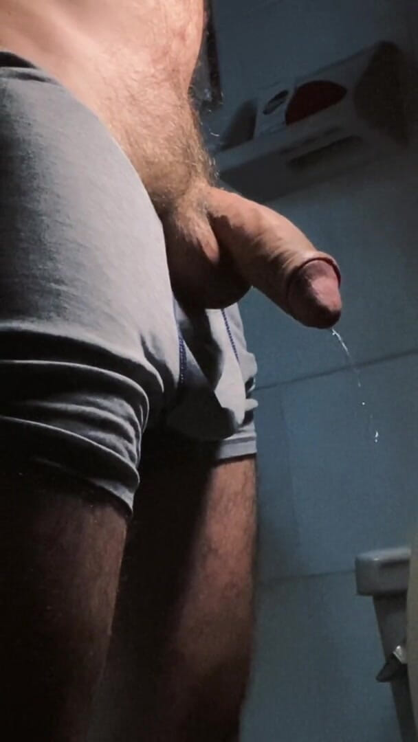 Latin mature king: Macho muž močí svým velkým ptákem