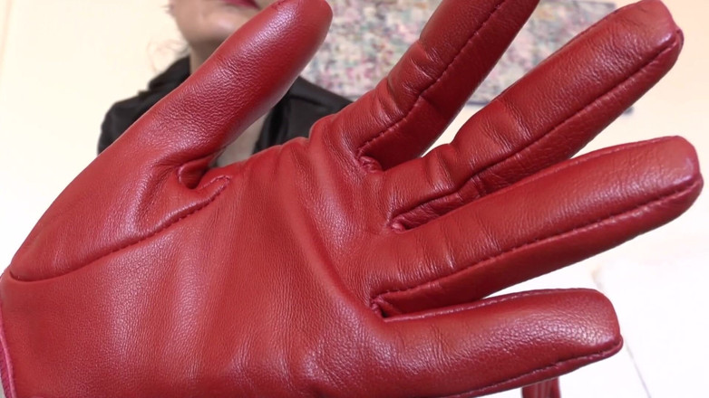 Lady Victoria Valente: Guantes de cuero rojo: el aroma del cuero te hace...
