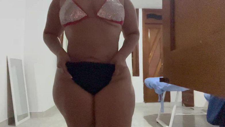 zendella usain: Une infirmière se change et se fait surprendre par une...