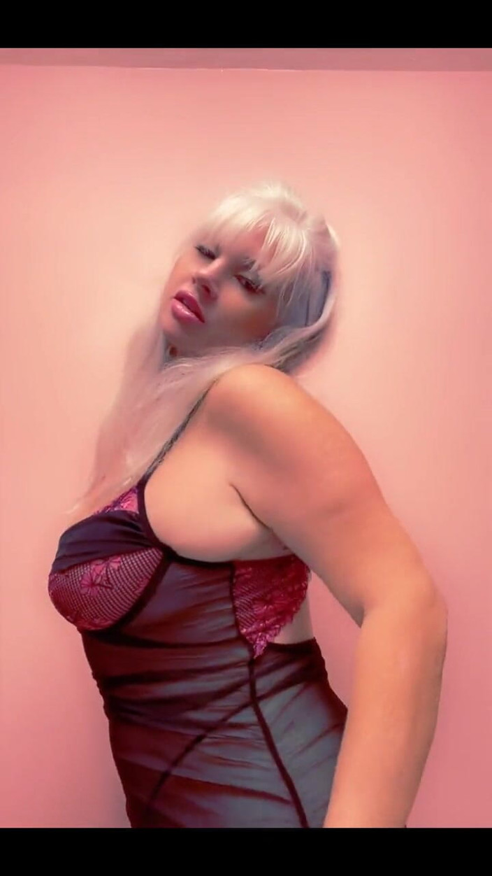 PaintedRose: Danseuse privée