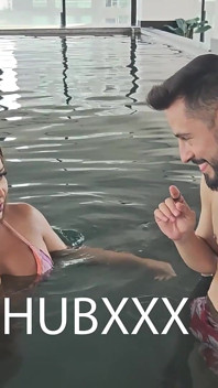 Fiesta En La Piscina, Gali Y Tigre
