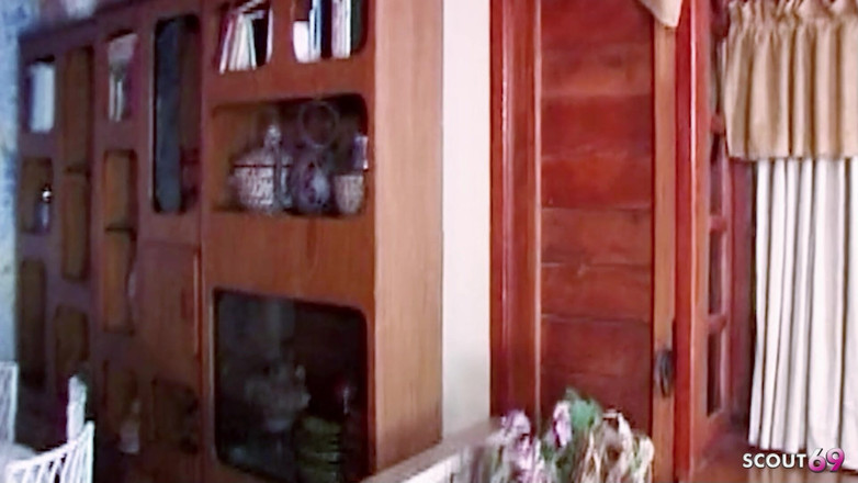 Shemale TS Collection: 털이 무성한 엉덩이에 쓰리섬 남자를 따먹는 핫한 쉬멜