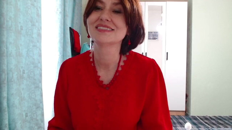 ANGELA_LADY: Rosjanka przebrana w różne stroje i zmoczyła się