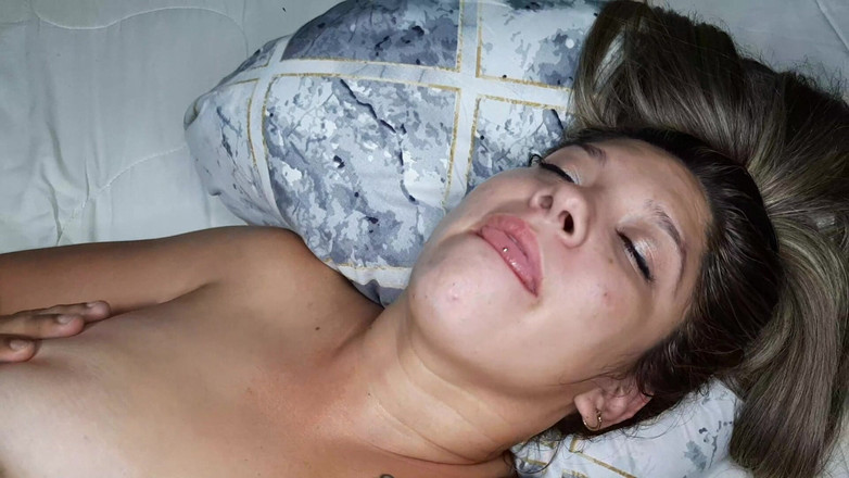 Miller Family: Aku mergokin adik tiriku lagi berpakaian dan ngentot memek mupitnya...