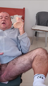 Acabo de ser atrapado desnudo por una hermosa vecina de al lado - y esta fue mi respuesta