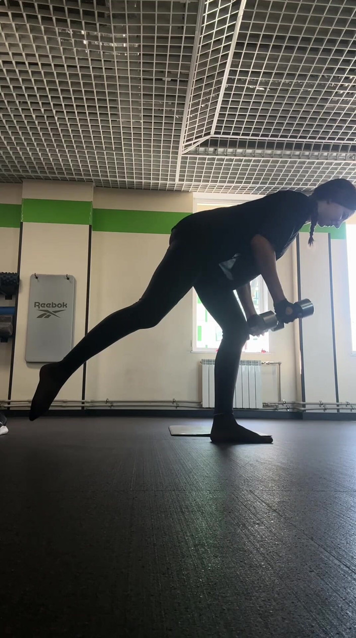 Skinny_lady69: Naylon çoraplı spor salonu