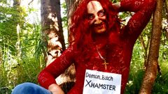 Demon Bitch: Возбужденная сучка-демон в лесу 2