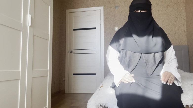 Lux Eva: Arabische stiefmoeder met grote kont in panty