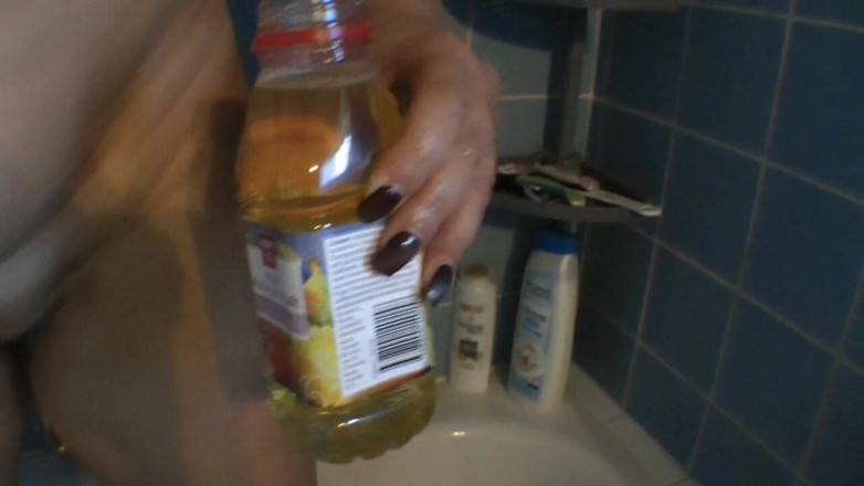 SweetSusi: 누가 더 오줌을 싸는지 내기