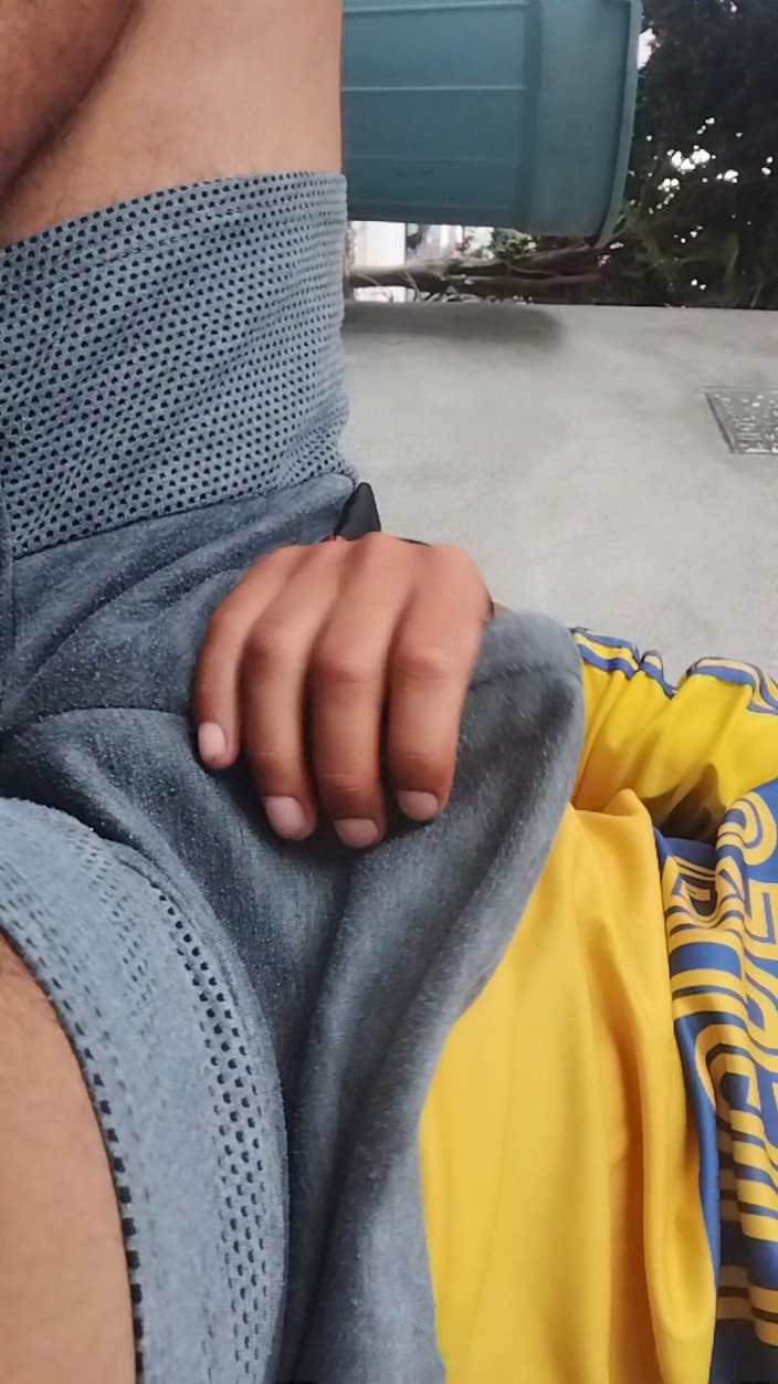 AlexAlejandro13: ผู้ชายร้อนแรงและช่วยตัวเองใต้เสื้อผ้า