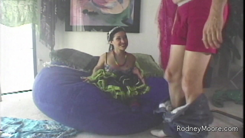 Horny Hairy Girls: Bridget The Midget Powerz - сказочный трах Родни 90-х