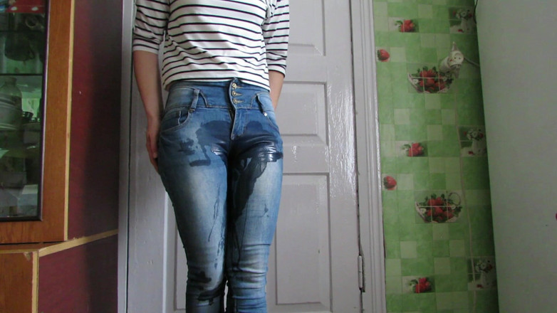 SexyAnka: Questo è per lei. Leccalo dalle gambe.