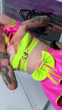 Lezdom เจาะหีตรึง: Rosa Squirts และ Drools