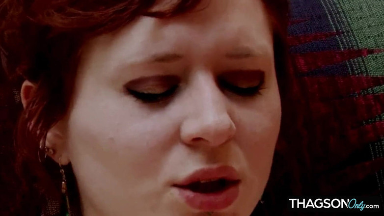 THAGSON ONLY: La ragazza magra si sditalina la sua figa stretta fino...