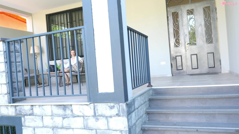 Polly Yangs: Mi scopo il culo? un ragazzo con un cazzo enorme...