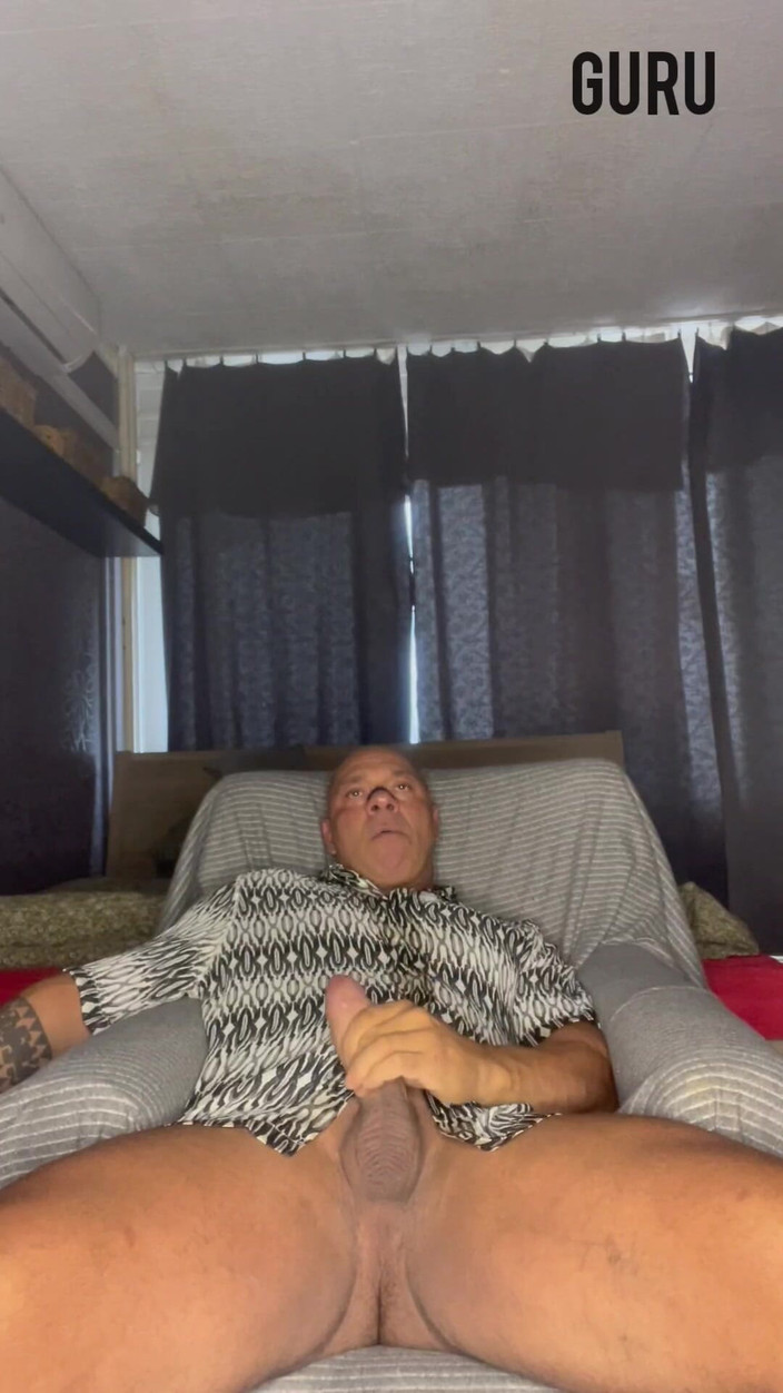 Mr. Guru: 古鲁先生。性感的健美女在家里手淫