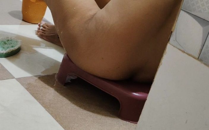 Sexy biwi: Místo pití čaje v domě sousedky bhabhi, když se koupala, jsem...