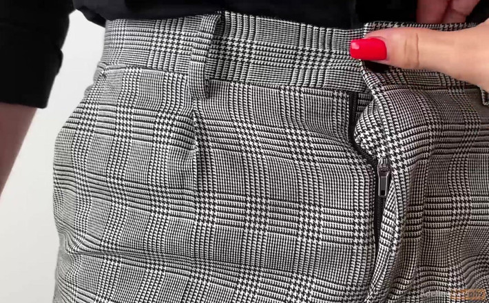 Adeline Murphy: 아델린 머피는 발정난 비서입니다. 상사에게 풋잡과 핸잡을 해주고 발에 사정 POV