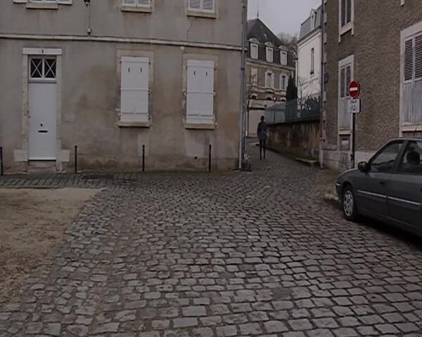 Filles Francaises: Gefesselte französische schlampe wird von einer geilen domina und einem...