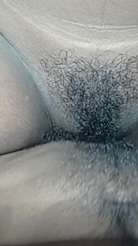 インドの義理の妹と義理の兄がテーブルの上でハードコアなセックスを楽しんでいる動画