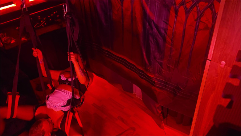 Relaxsextime: Pasangan bertukar pasangan di ayunan