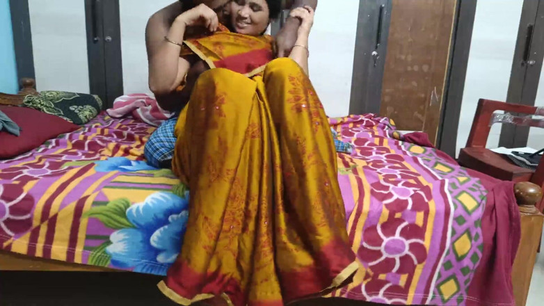 Sexy sindu: Sindu Bhabhi Saree Sex with Devar in the Bedroom