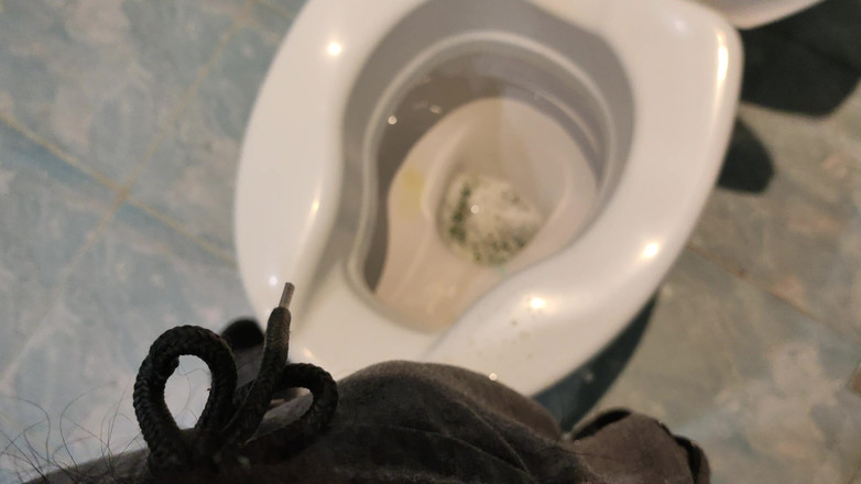 nikoniko2610: Pising Piss