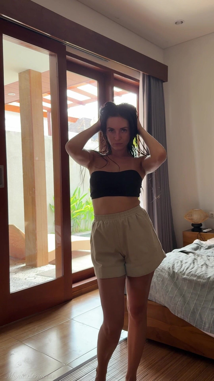 Princess Monica: 饥渴女友挑逗你比基尼，肥皂和诱惑