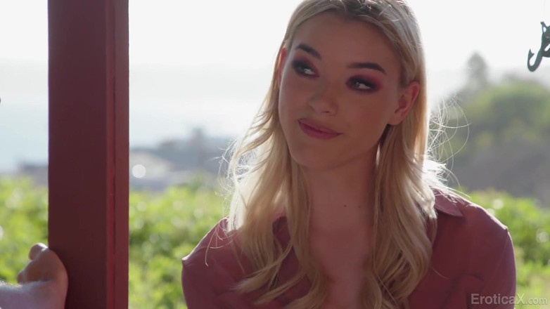 Erotica X: Seksowna żona rucha nieznajomego na zewnątrz w ośrodku swinger | Pt 2 - EroticaX