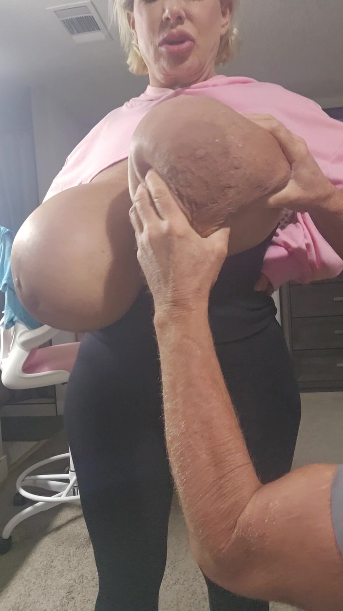 Claudia Marie: Claudia Marie bröst mauled