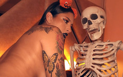 Max Cartel: Voodoo 女孩的大屁股被性交