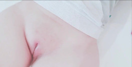 Hana Lily: 我太饥渴了，我把我的玩具放进我的阴户