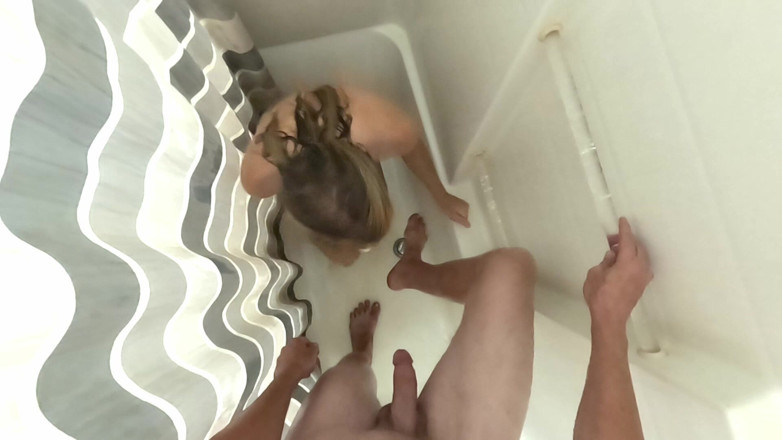 Sav Moolah: POV: Hij Betrapte Me Op Masturberen Onder De Douche En...