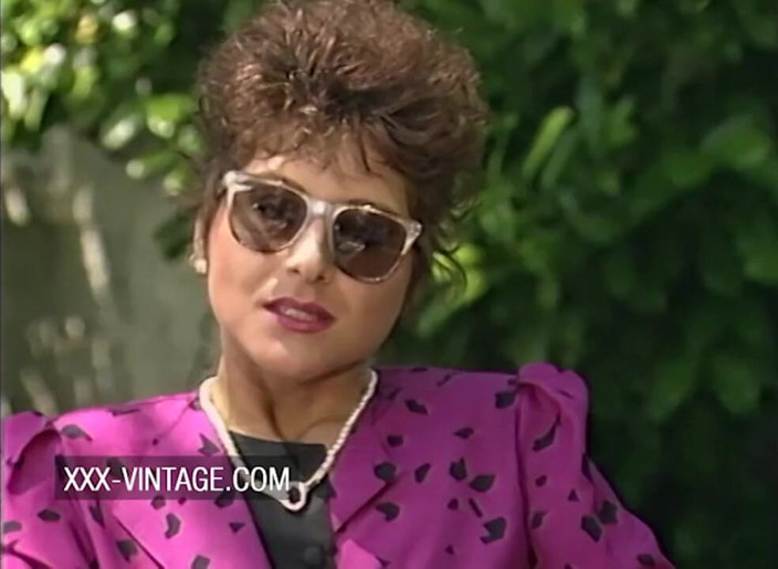 XXX-Vintage: Büyük memeli esmerle seksi anılar